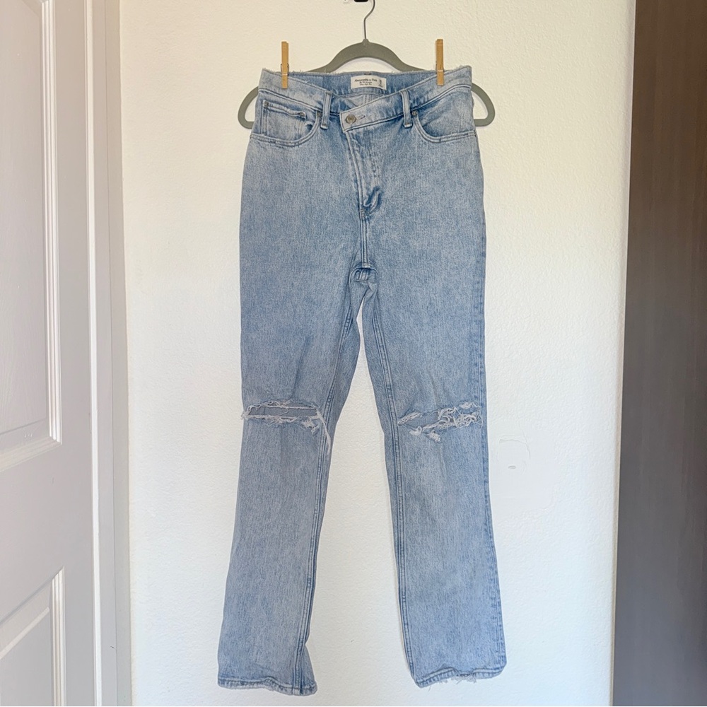 Abercrombie Light Wash Distressed Knee Straight-Leg Jeans